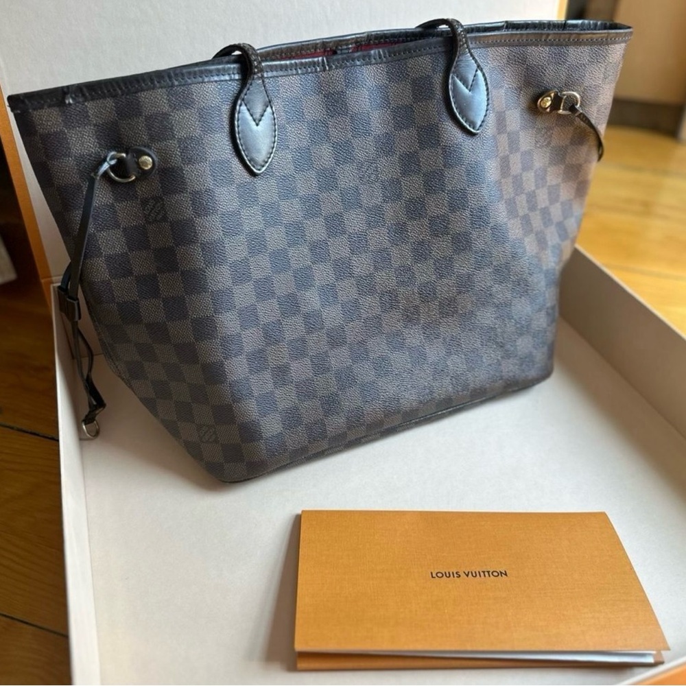 Authentic Louis Vuitton Damier Ebene
Neverfull MM